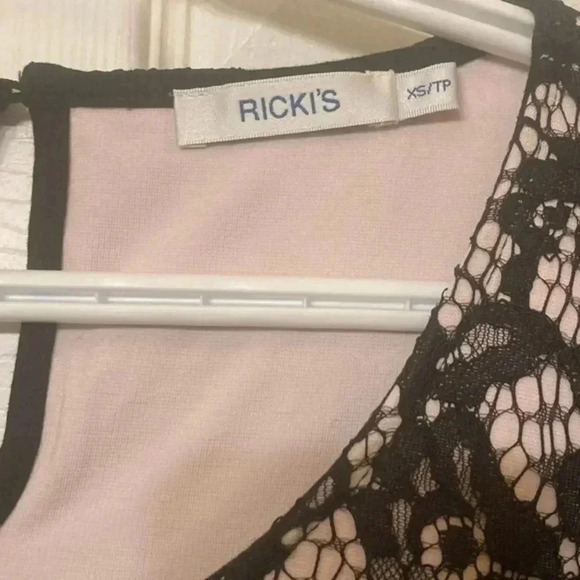 𝅺RICKI’S lace  shirt​​ - Picture 3 of 3